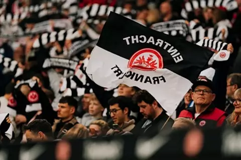 السلطات الإيطالية تحرم جماهير فرانكفورت من حضور مباراة نابولي